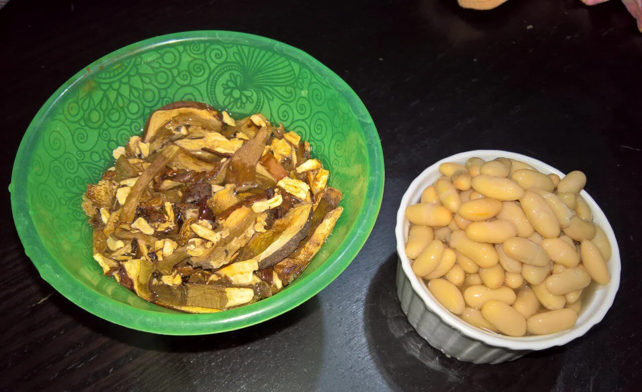 Zuppa d'autunno Zucca fagioli e funghi